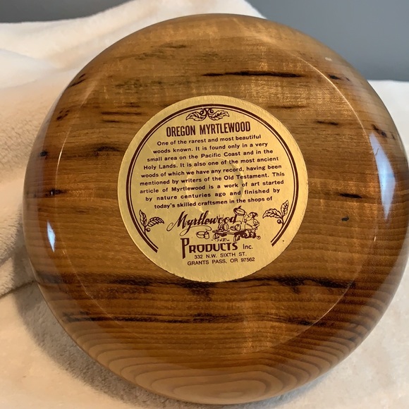 Vintage  Myrtlewood Candy/Nut dish with center handle - Picture 4 of 8